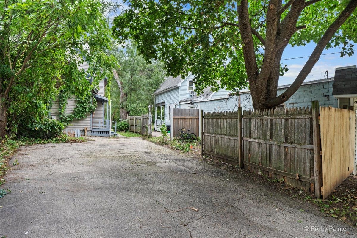 679 Villa Street, Elgin, IL 60120 679 Villa Street, Elgin, IL 60120