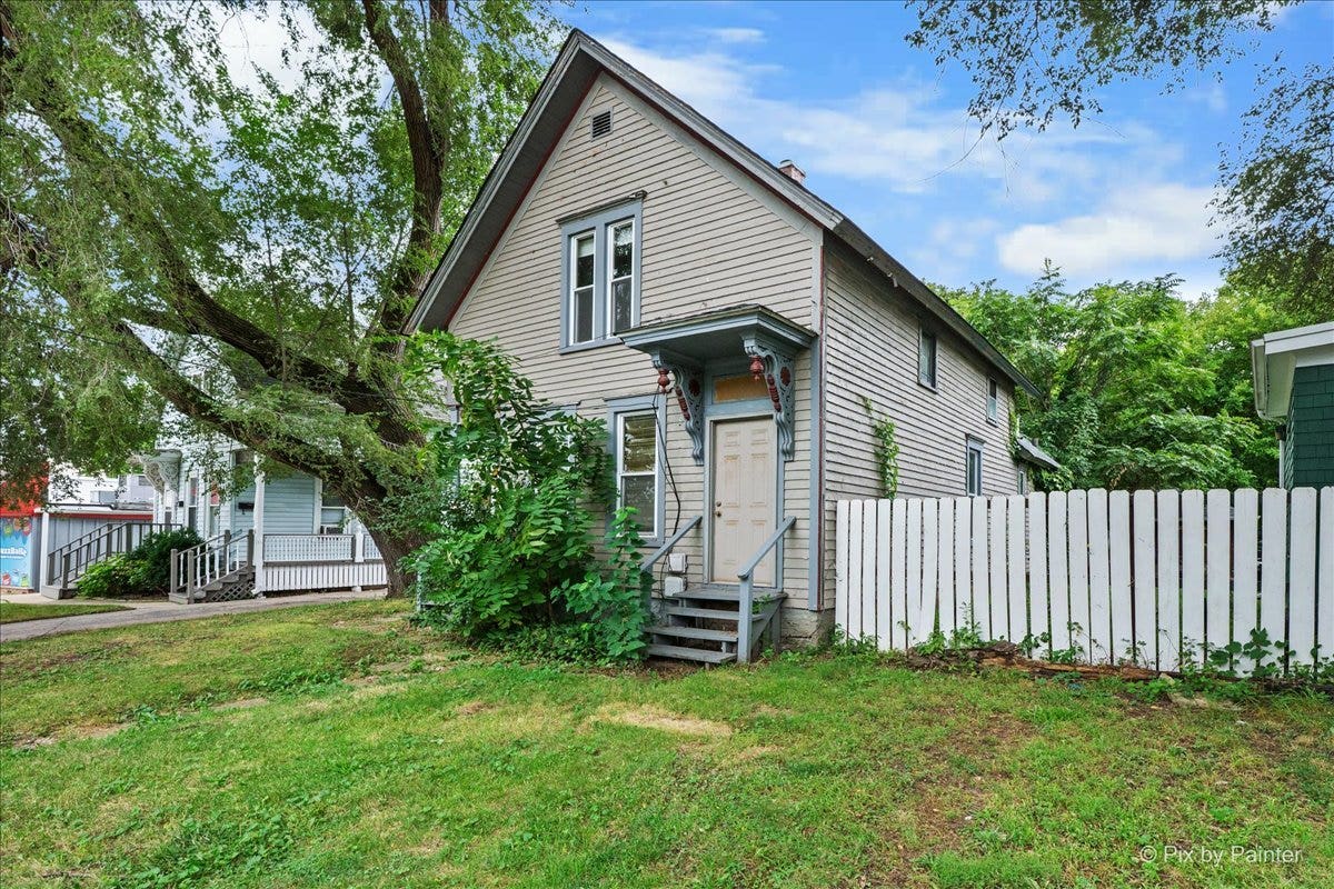 679 Villa Street, Elgin, IL 60120 679 Villa Street, Elgin, IL 60120