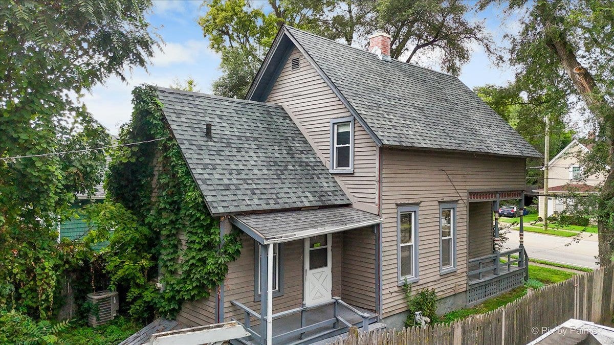 679 Villa Street, Elgin, IL 60120 679 Villa Street, Elgin, IL 60120