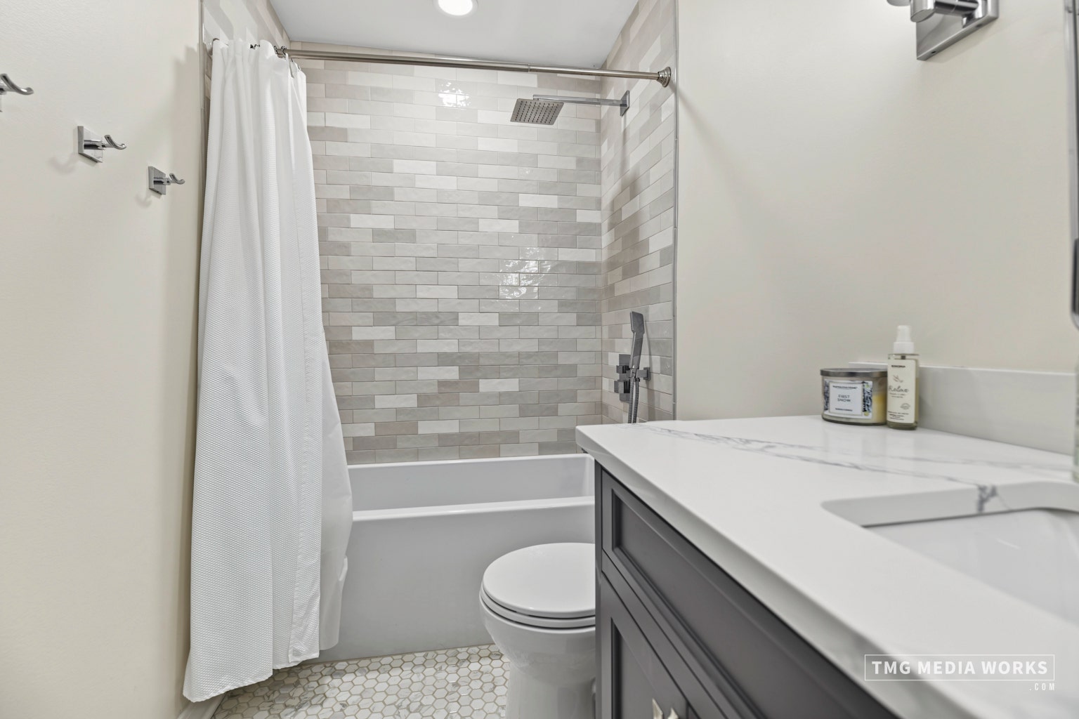 195 Meadow Lakes Boulevard, Aurora, IL 60504 195 Meadow Lakes Boulevard, Aurora, IL 60504