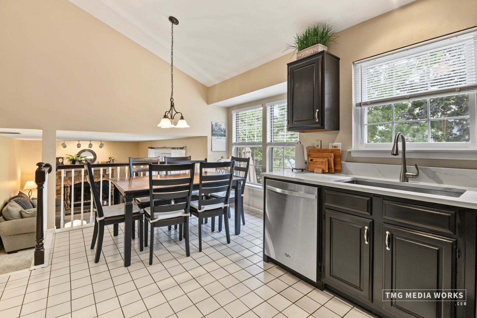 195 Meadow Lakes Boulevard, Aurora, IL 60504 195 Meadow Lakes Boulevard, Aurora, IL 60504
