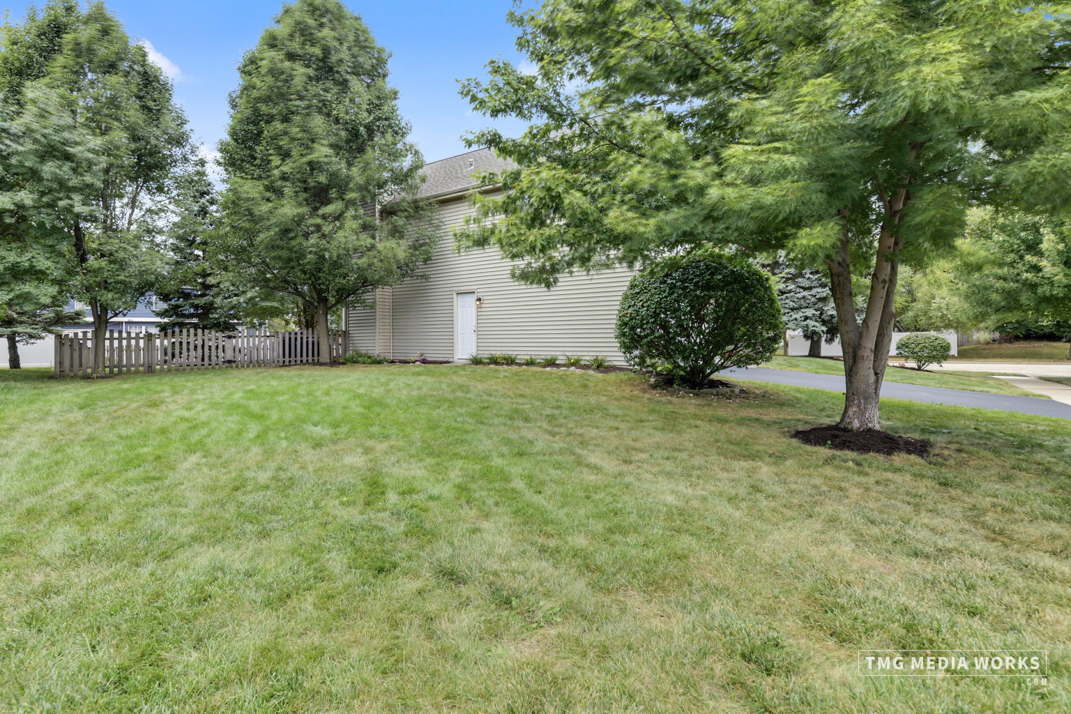 195 Meadow Lakes Boulevard, Aurora, IL 60504 195 Meadow Lakes Boulevard, Aurora, IL 60504