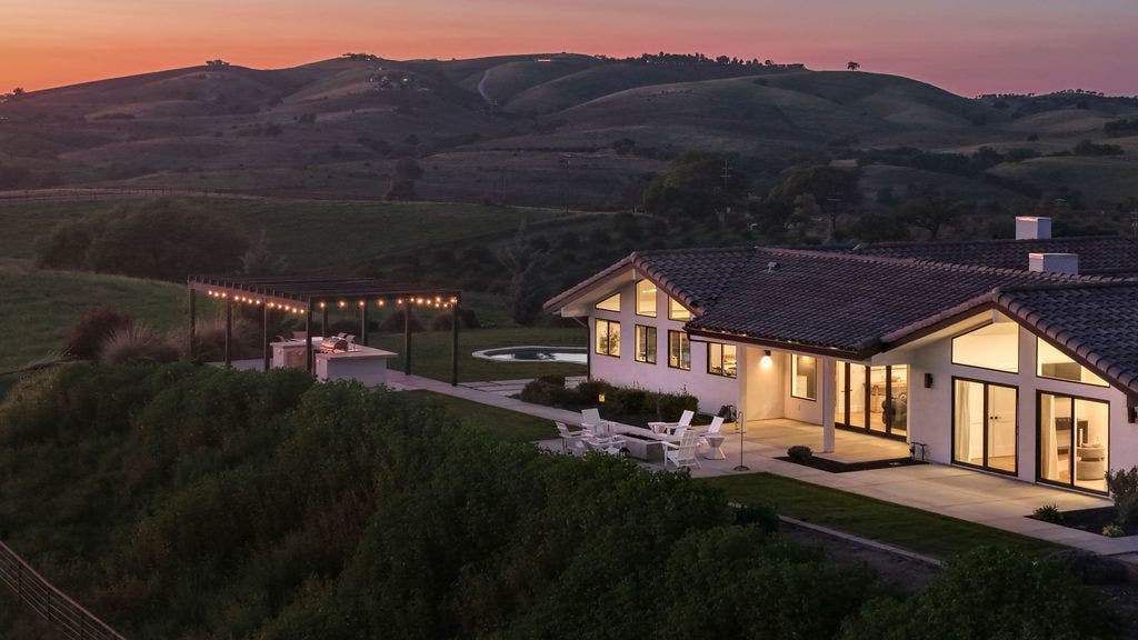35 Wellsona Road, Paso Robles, CA 93446 35 Wellsona Road, Paso Robles, CA 93446