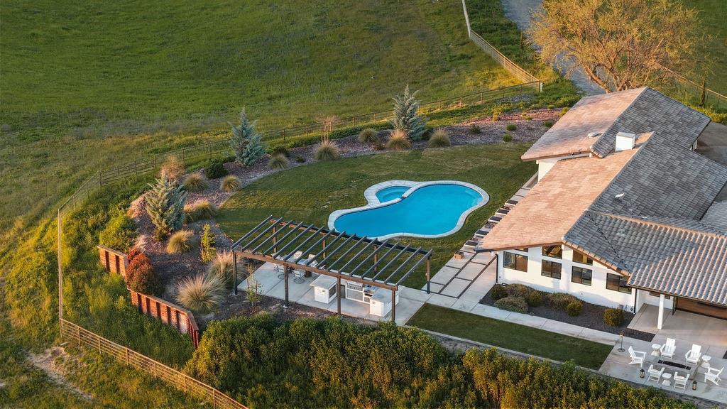 35 Wellsona Road, Paso Robles, CA 93446 35 Wellsona Road, Paso Robles, CA 93446