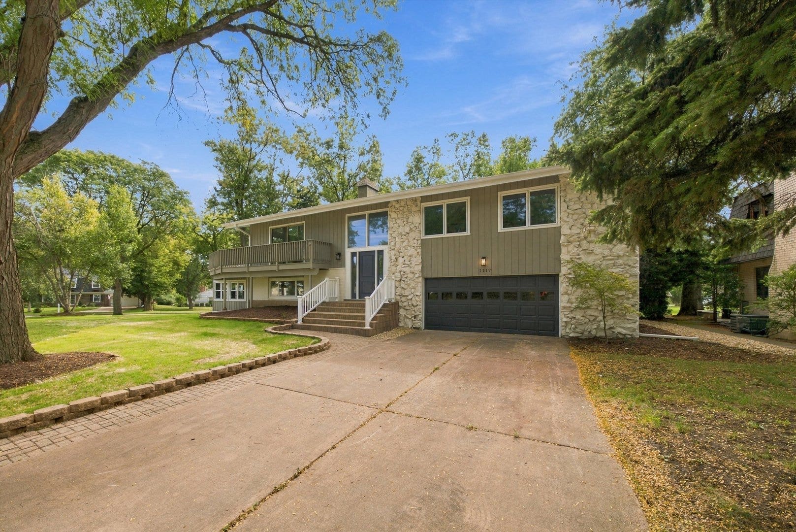 1117 Barberry Court, Downers Grove, IL 60515 1117 Barberry Court, Downers Grove, IL 60515