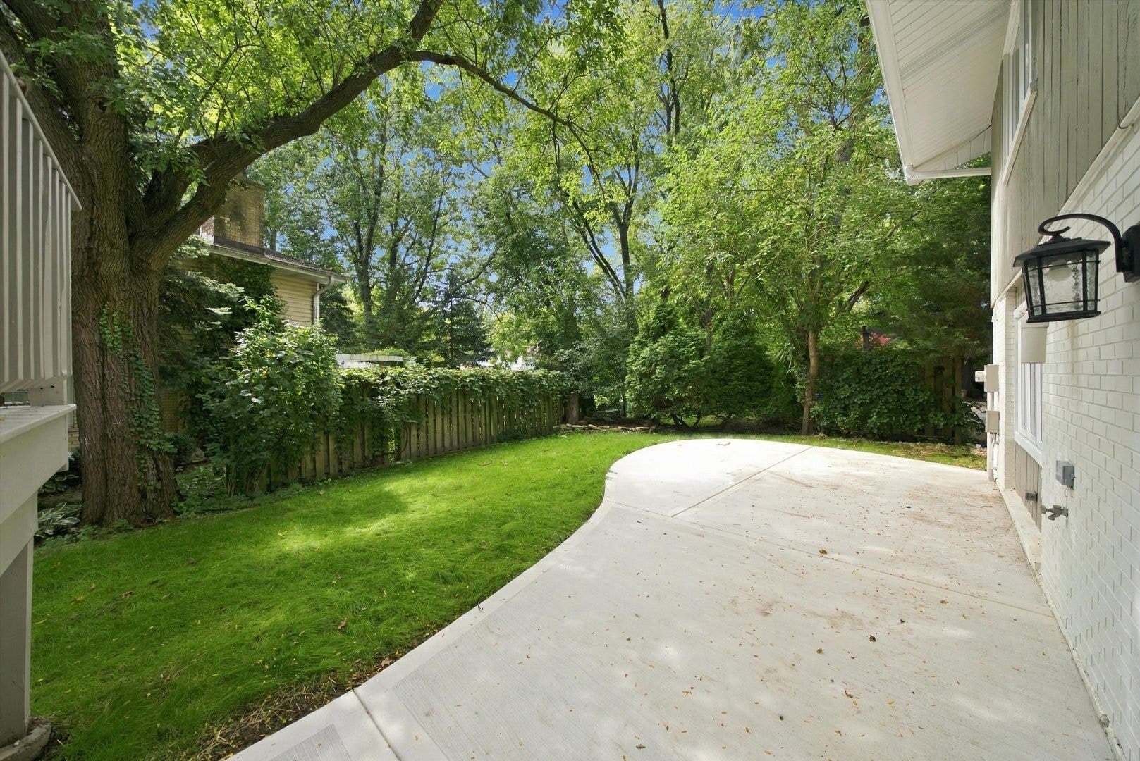 1117 Barberry Court, Downers Grove, IL 60515 1117 Barberry Court, Downers Grove, IL 60515