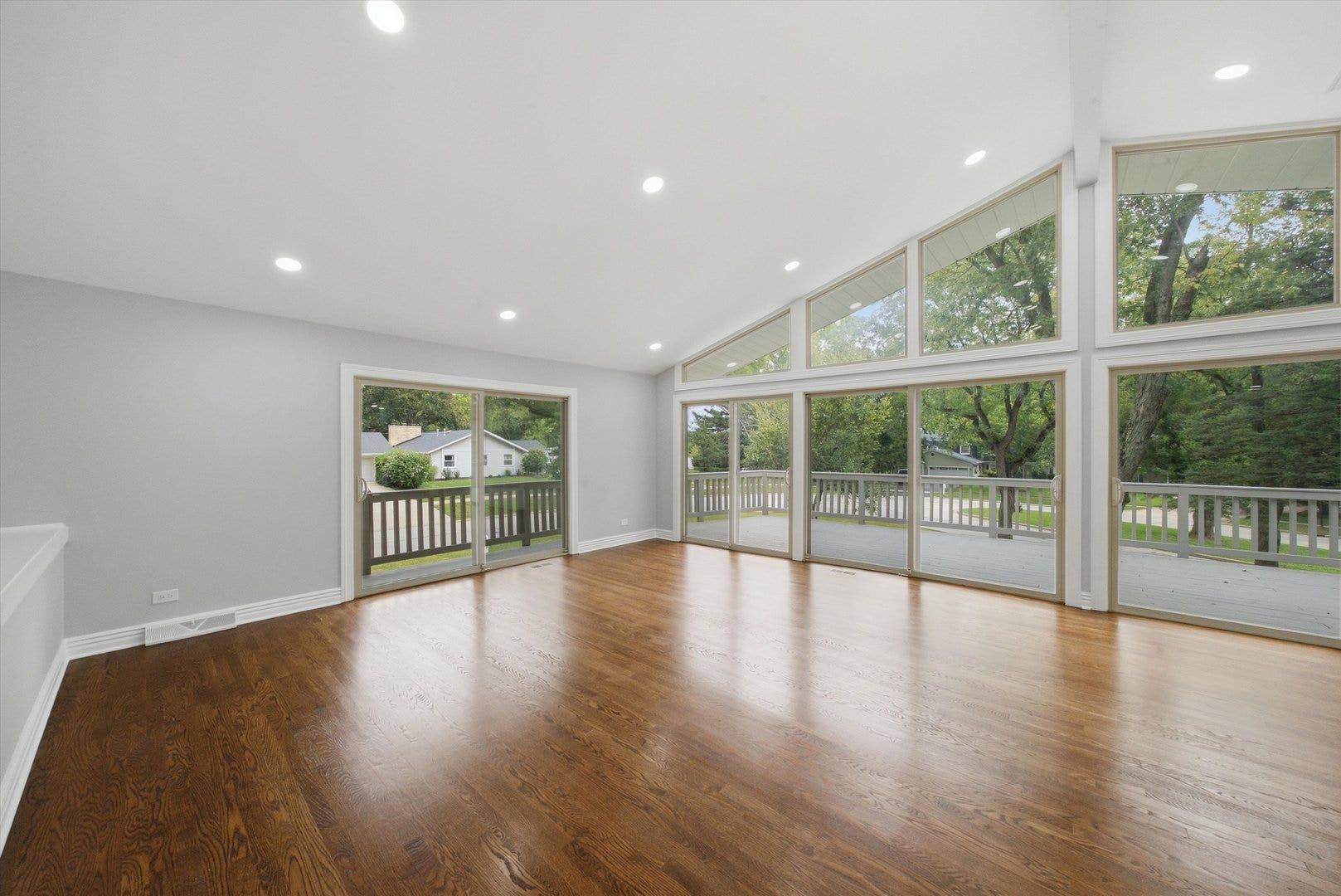 1117 Barberry Court, Downers Grove, IL 60515 1117 Barberry Court, Downers Grove, IL 60515
