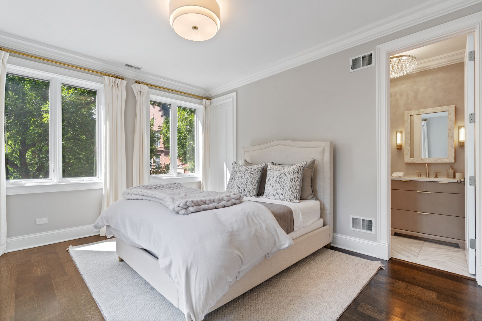 1801 N Hermitage Avenue, Chicago, IL 60622 1801 N Hermitage Avenue, Chicago, IL 60622