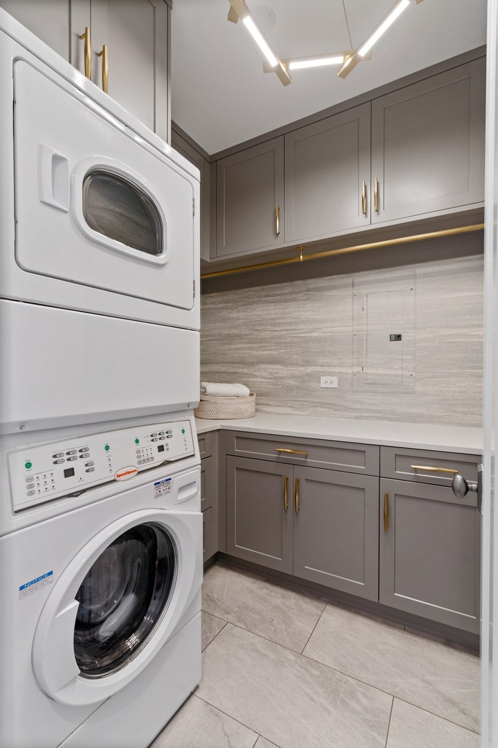 1801 N Hermitage Avenue, Chicago, IL 60622 1801 N Hermitage Avenue, Chicago, IL 60622