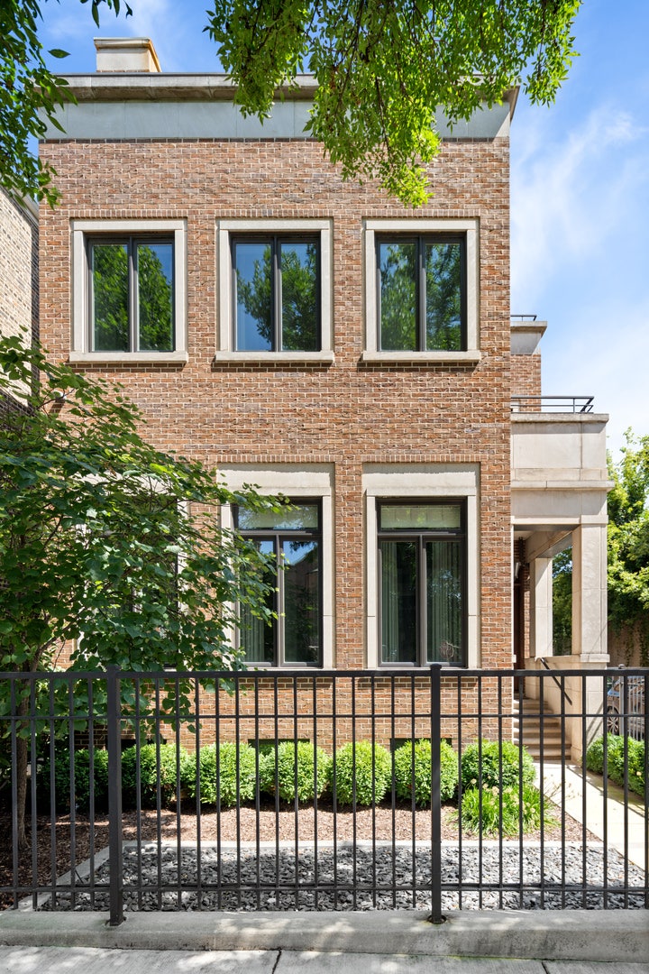1801 N Hermitage Avenue, Chicago, IL 60622 1801 N Hermitage Avenue, Chicago, IL 60622