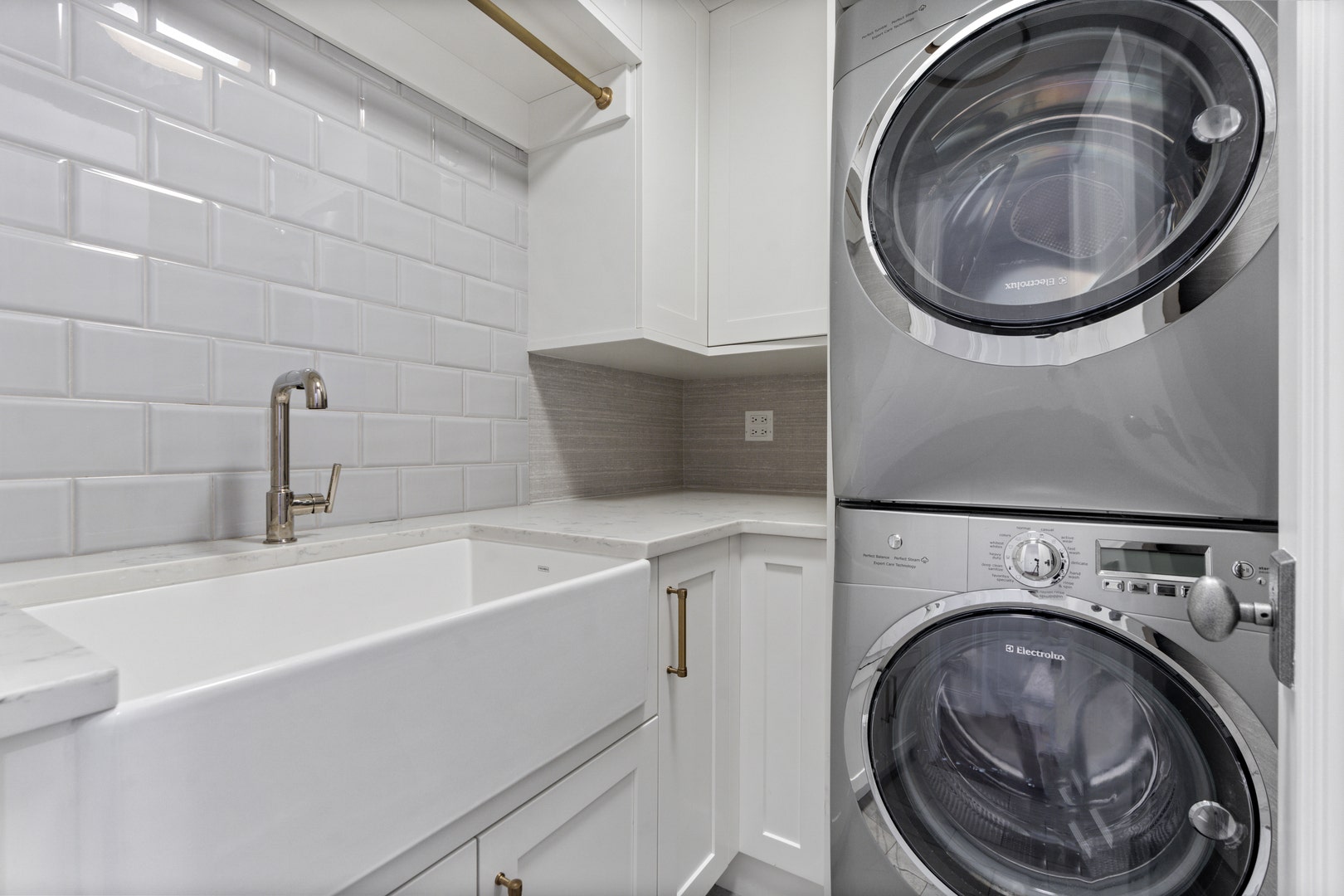 1801 N Hermitage Avenue, Chicago, IL 60622 1801 N Hermitage Avenue, Chicago, IL 60622