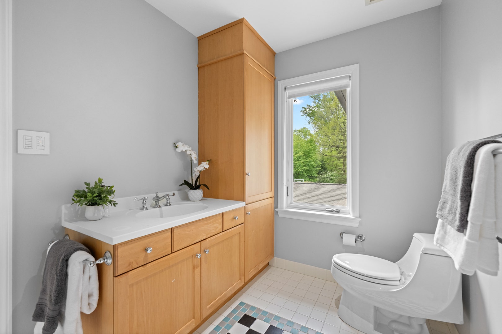 850 Lesly Road, Villanova, PA 19085 850 Lesly Road, Villanova, PA 19085
