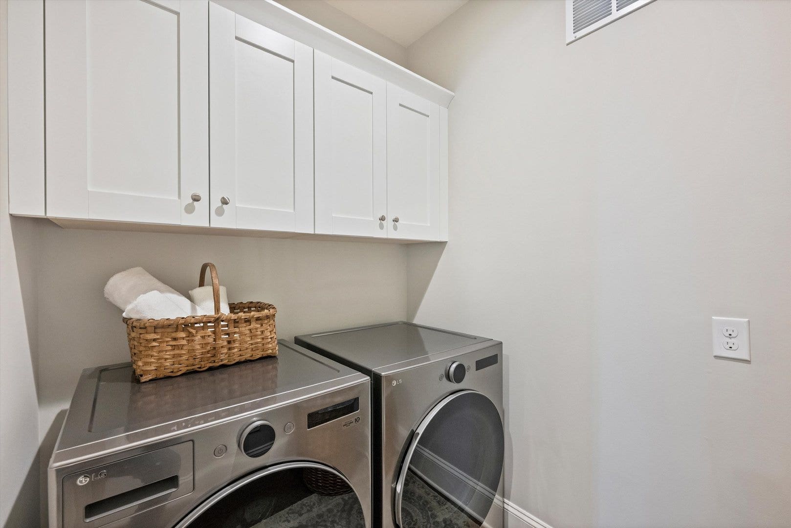 8440 Bassinger Drive, Huntersville, NC 28078 8440 Bassinger Drive, Huntersville, NC 28078