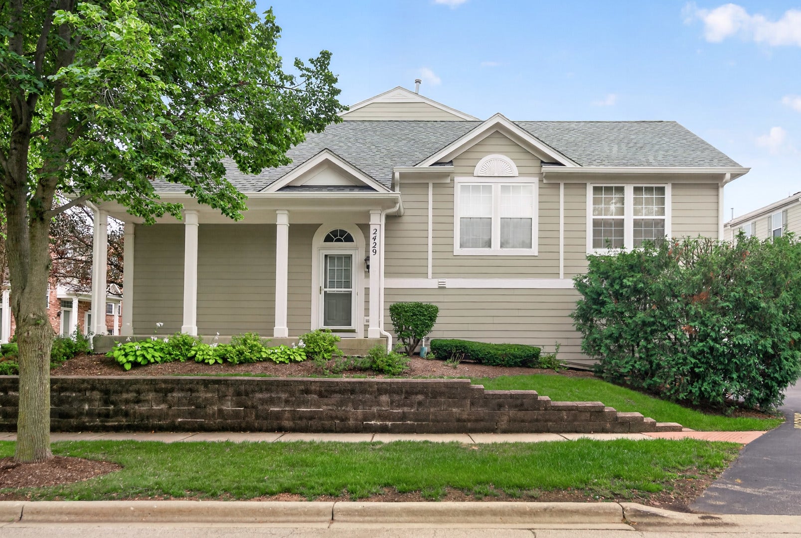 2429 Emily Lane, Elgin, IL 60124 2429 Emily Lane, Elgin, IL 60124