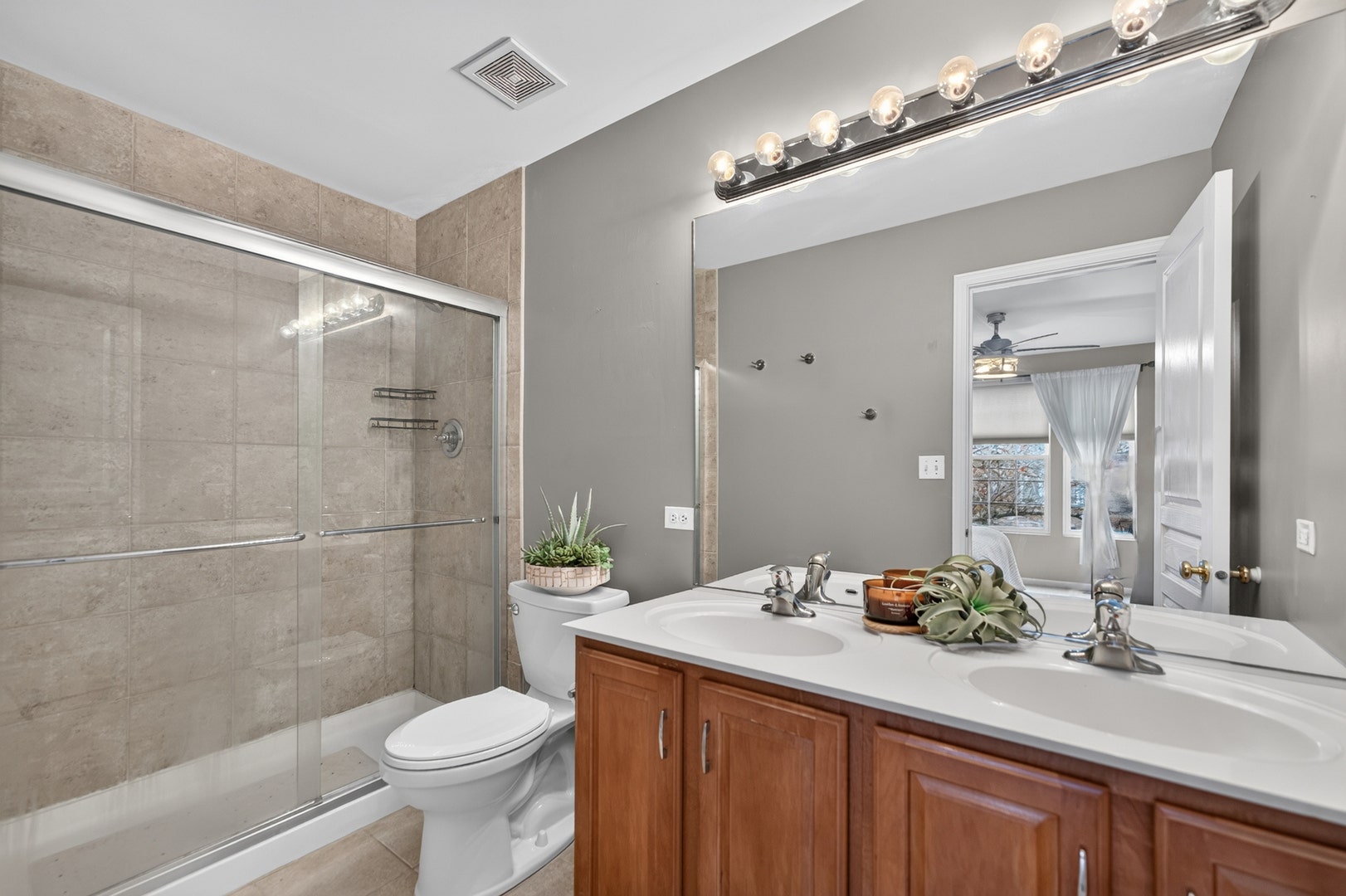 2429 Emily Lane, Elgin, IL 60124 2429 Emily Lane, Elgin, IL 60124