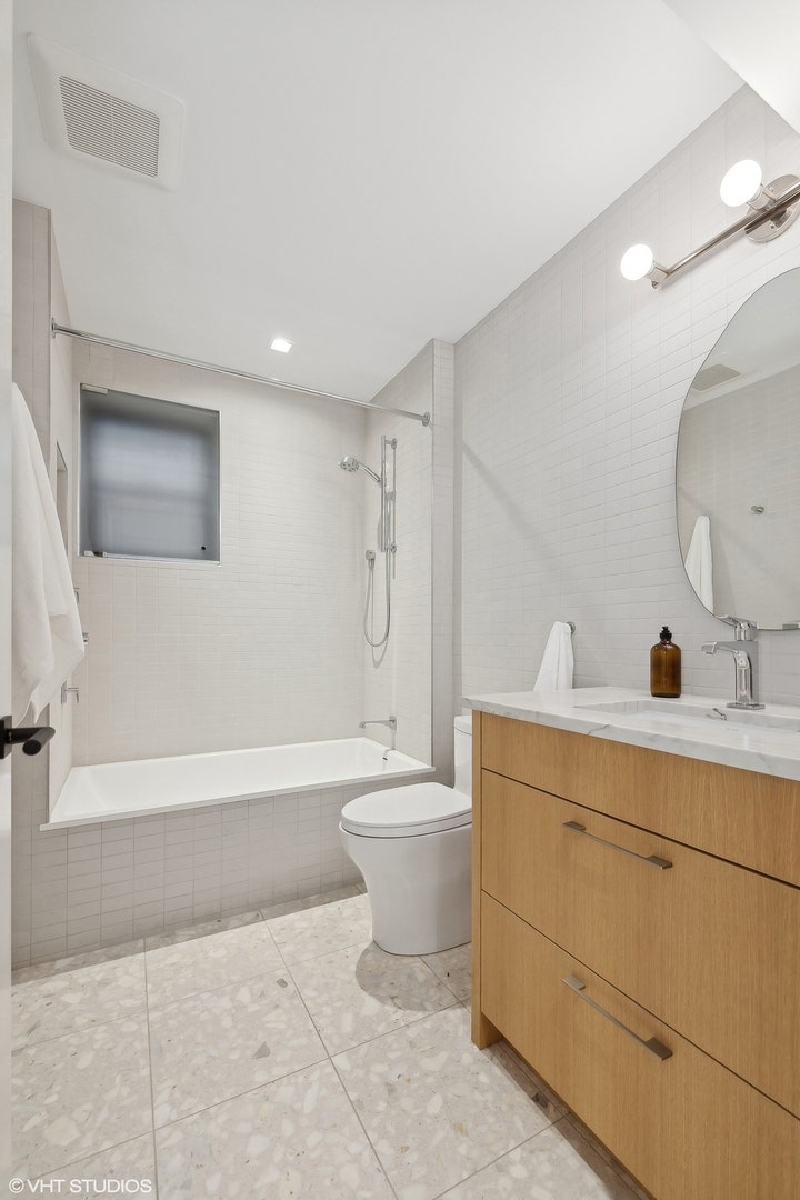 2039 N Humboldt Boulevard, Chicago, IL 60647