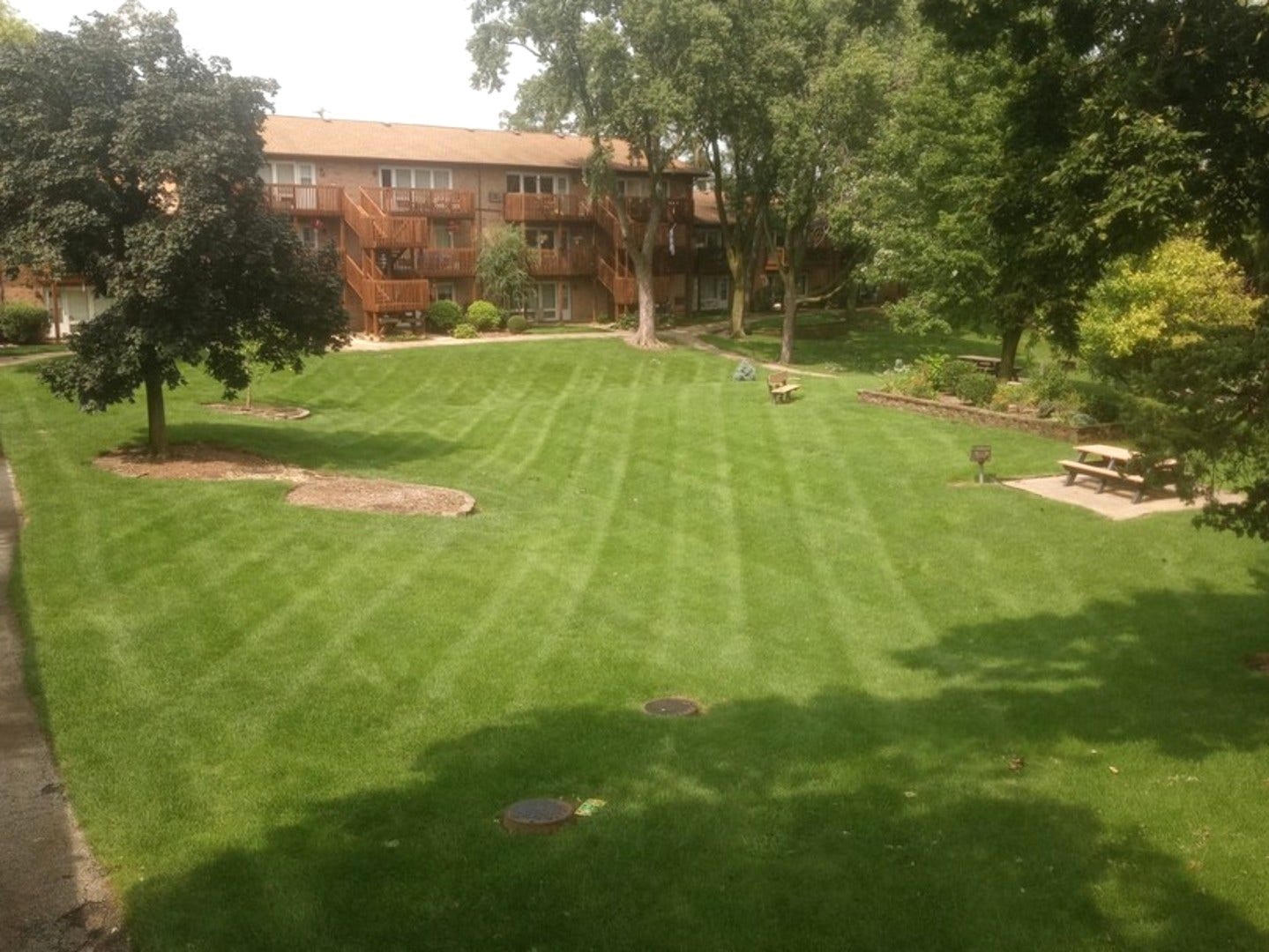 2220 Arbor Circle, #26, Downers Grove, IL 60515 Open areas