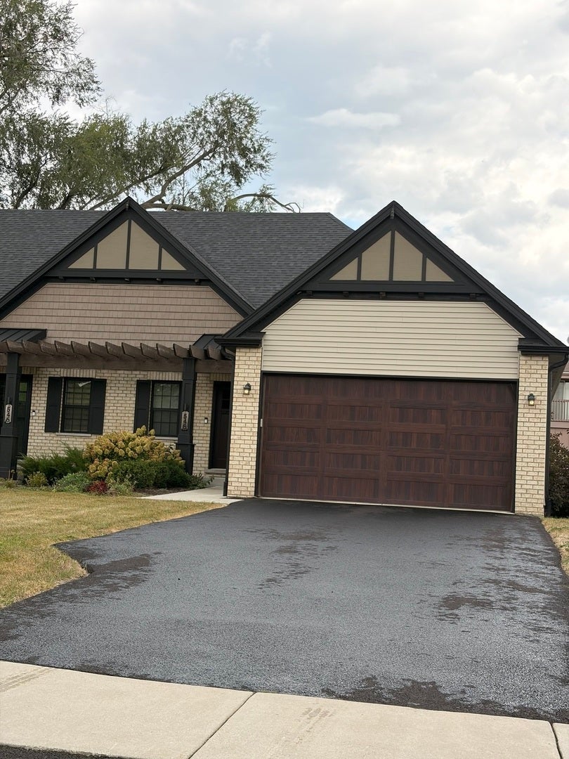 Property photo for 548 Mihelich Lane, Lockport, IL