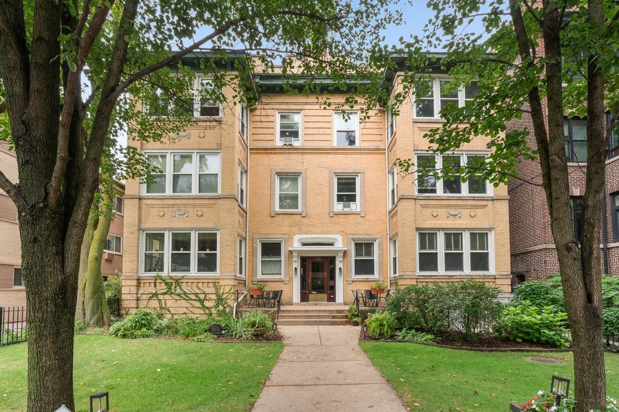 Property photo for 520 W Roscoe Street, #3E, Chicago, IL