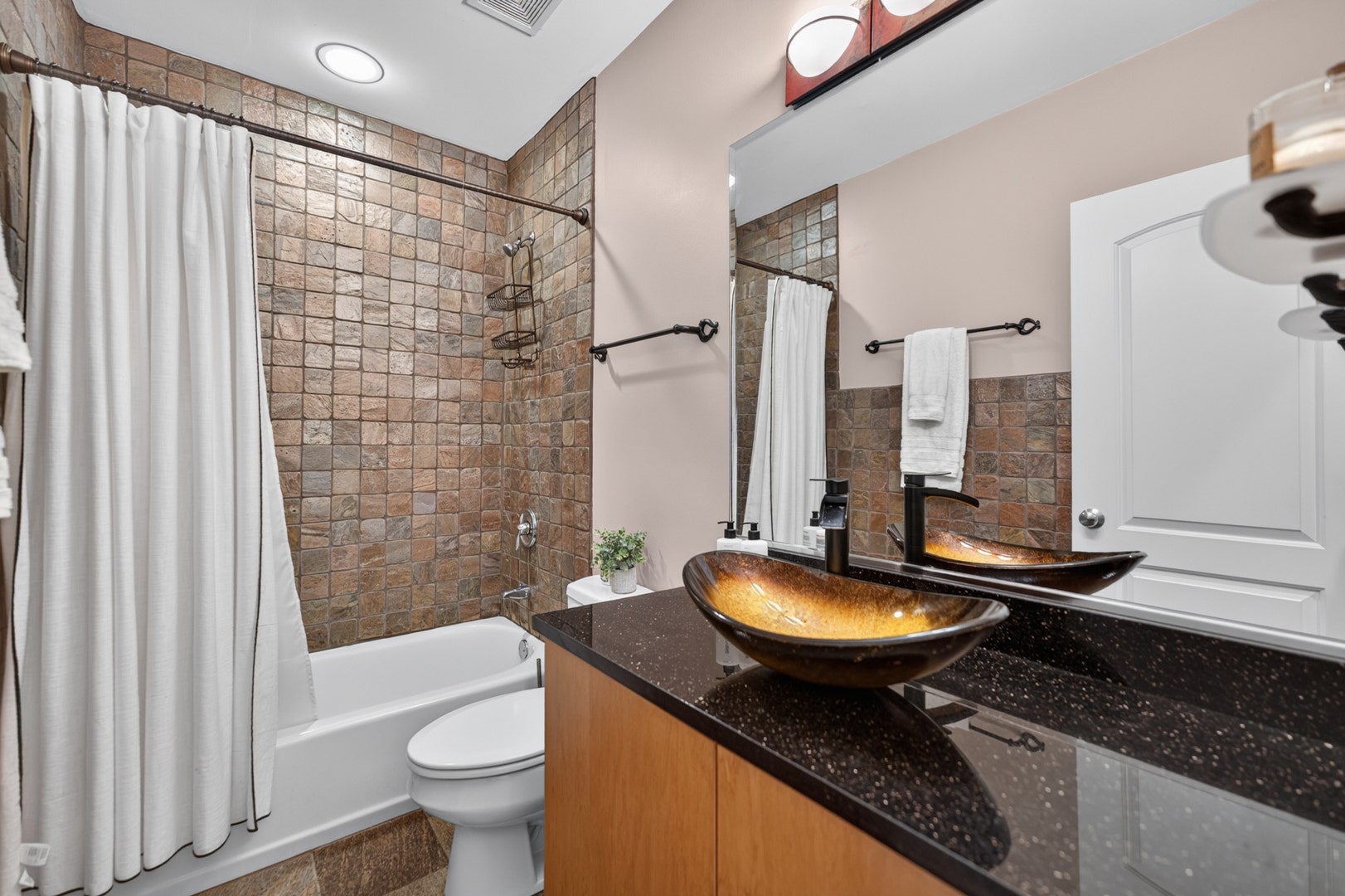 3544 N Fremont Street, #4S, Chicago, IL 60657
