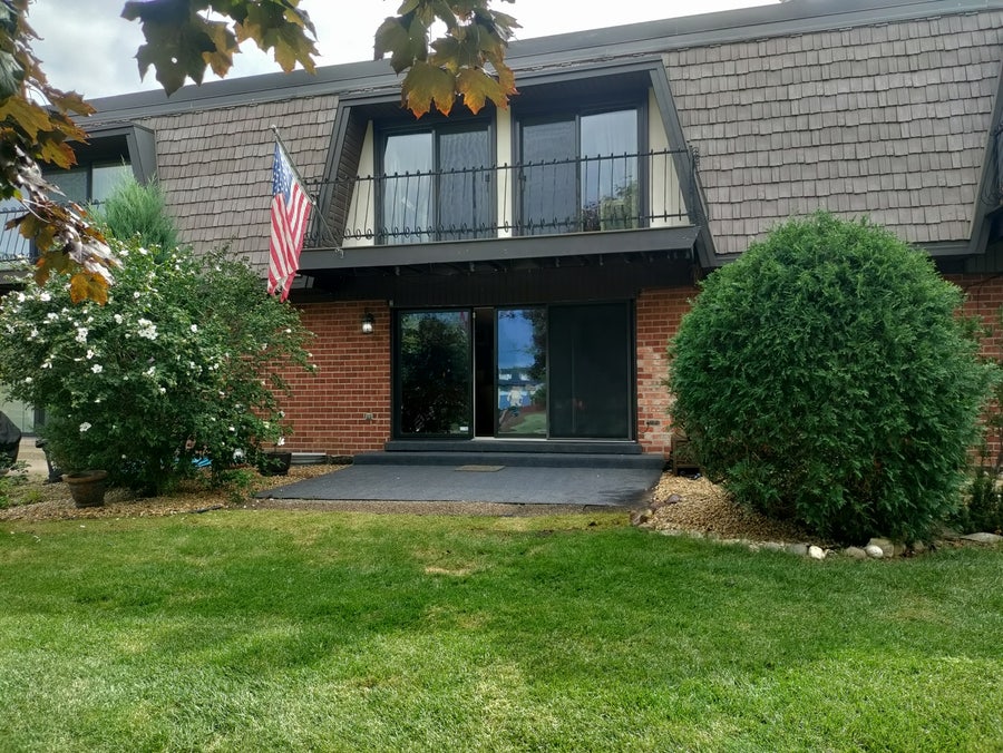 Property photo for 2 Cour Lasalle, Palos Hills, IL