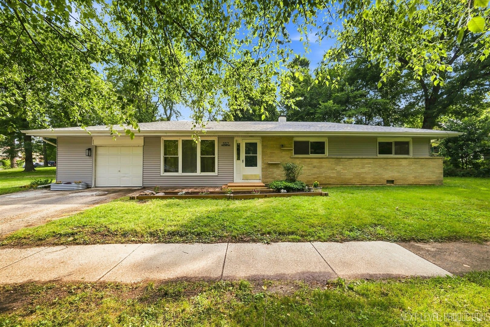 557 Willard Avenue, Elgin, IL 60120 557 Willard Avenue, Elgin, IL 60120