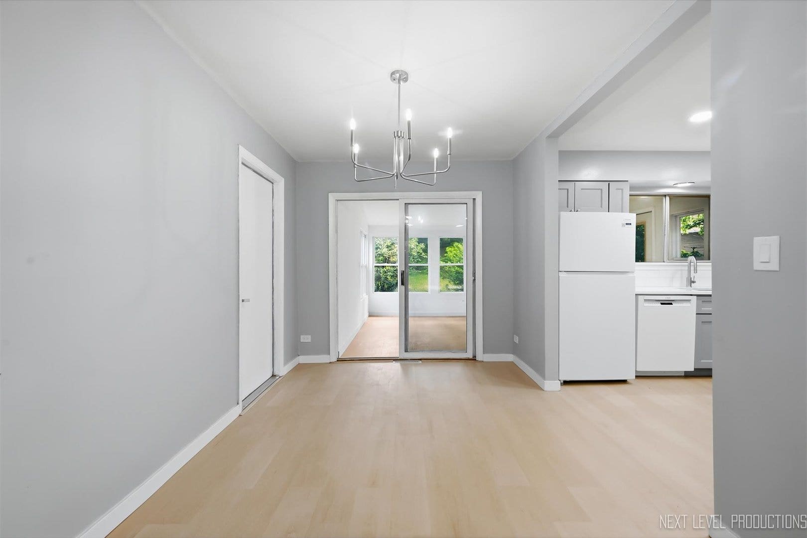 557 Willard Avenue, Elgin, IL 60120 557 Willard Avenue, Elgin, IL 60120