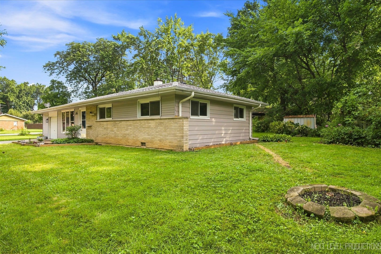 557 Willard Avenue, Elgin, IL 60120 557 Willard Avenue, Elgin, IL 60120