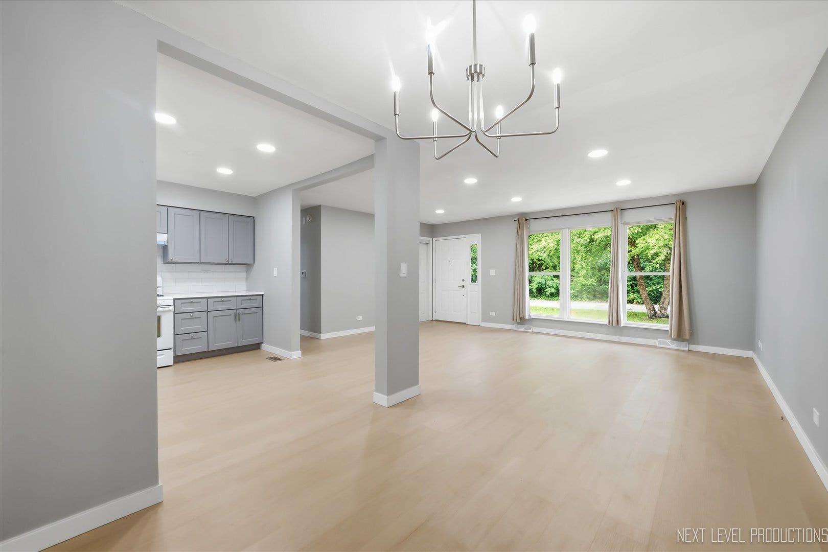 557 Willard Avenue, Elgin, IL 60120 557 Willard Avenue, Elgin, IL 60120