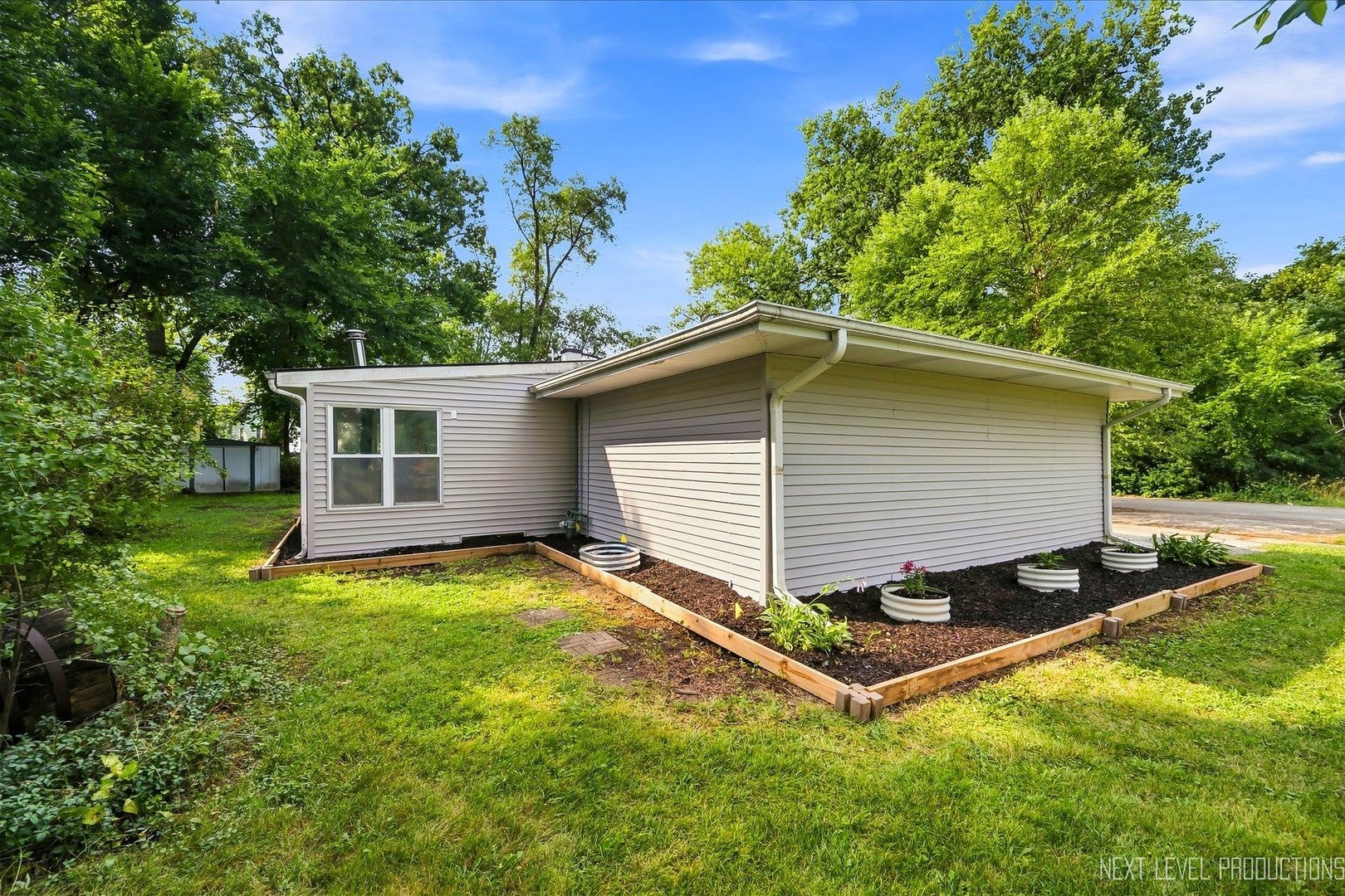 557 Willard Avenue, Elgin, IL 60120 557 Willard Avenue, Elgin, IL 60120