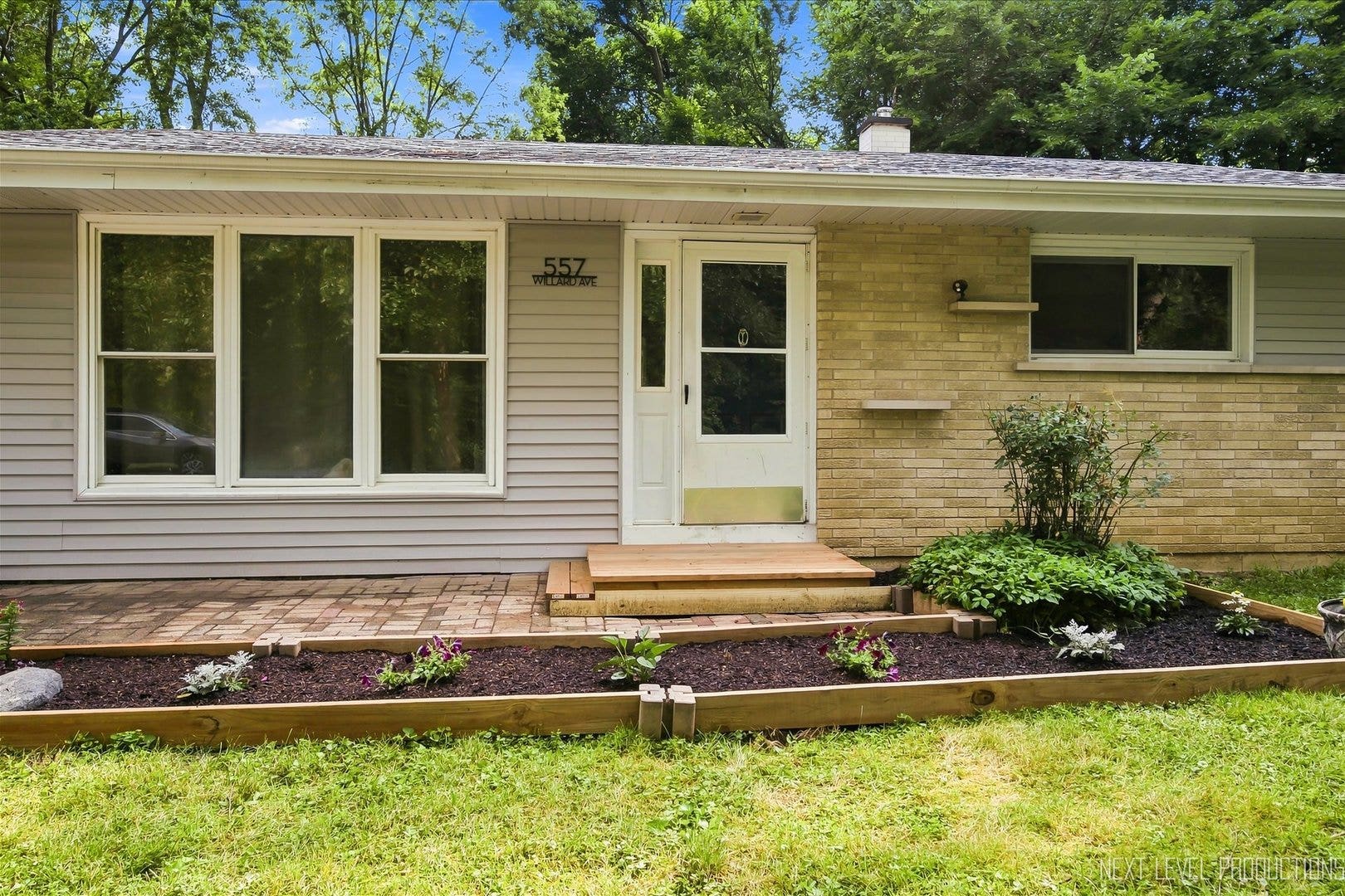 557 Willard Avenue, Elgin, IL 60120 557 Willard Avenue, Elgin, IL 60120