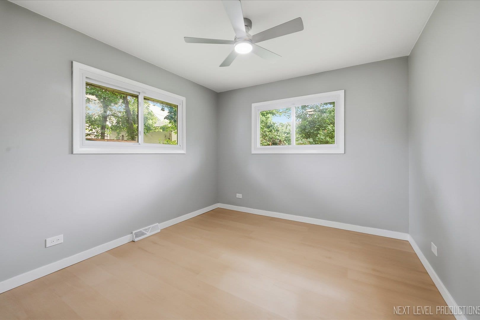 557 Willard Avenue, Elgin, IL 60120 557 Willard Avenue, Elgin, IL 60120