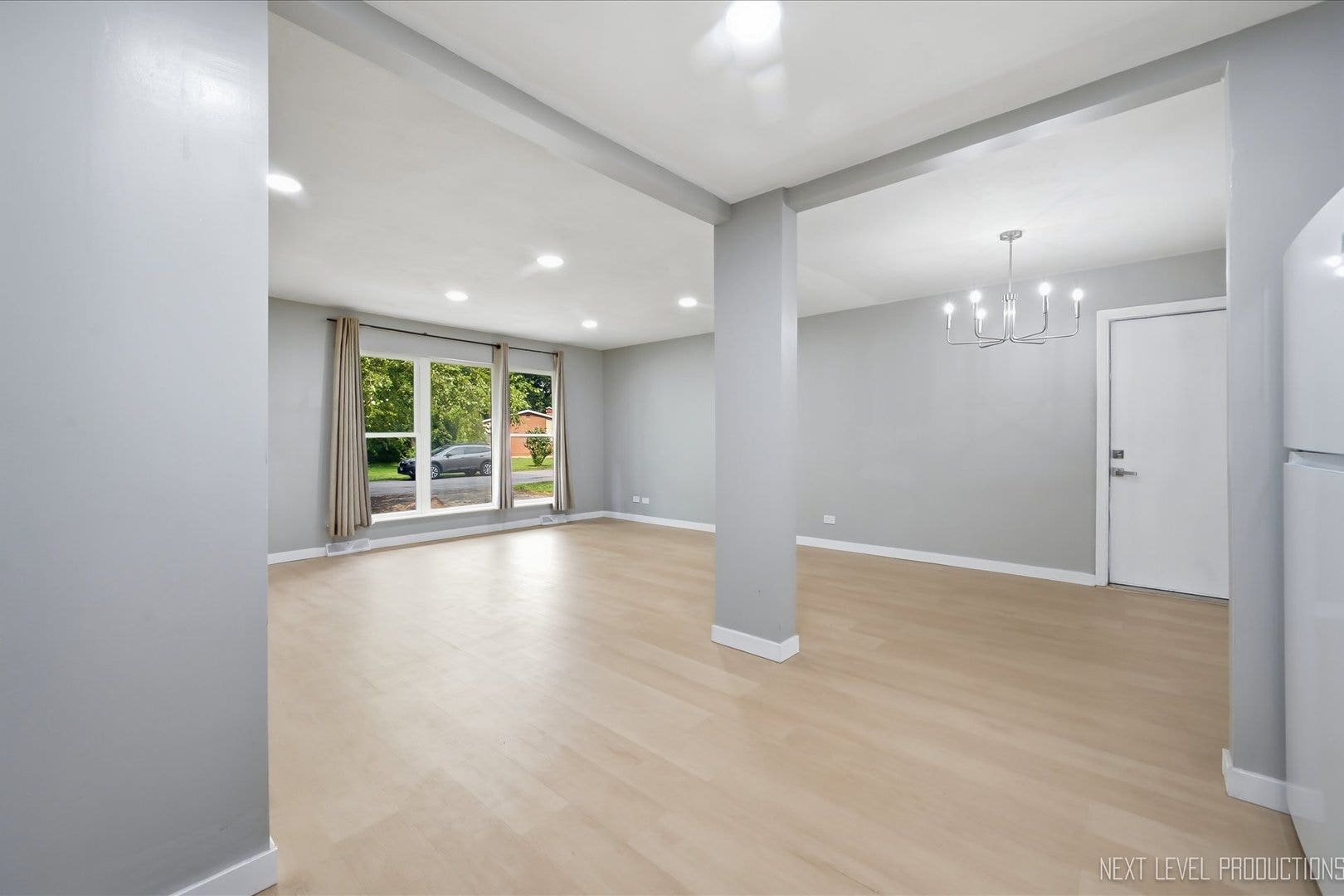 557 Willard Avenue, Elgin, IL 60120 557 Willard Avenue, Elgin, IL 60120
