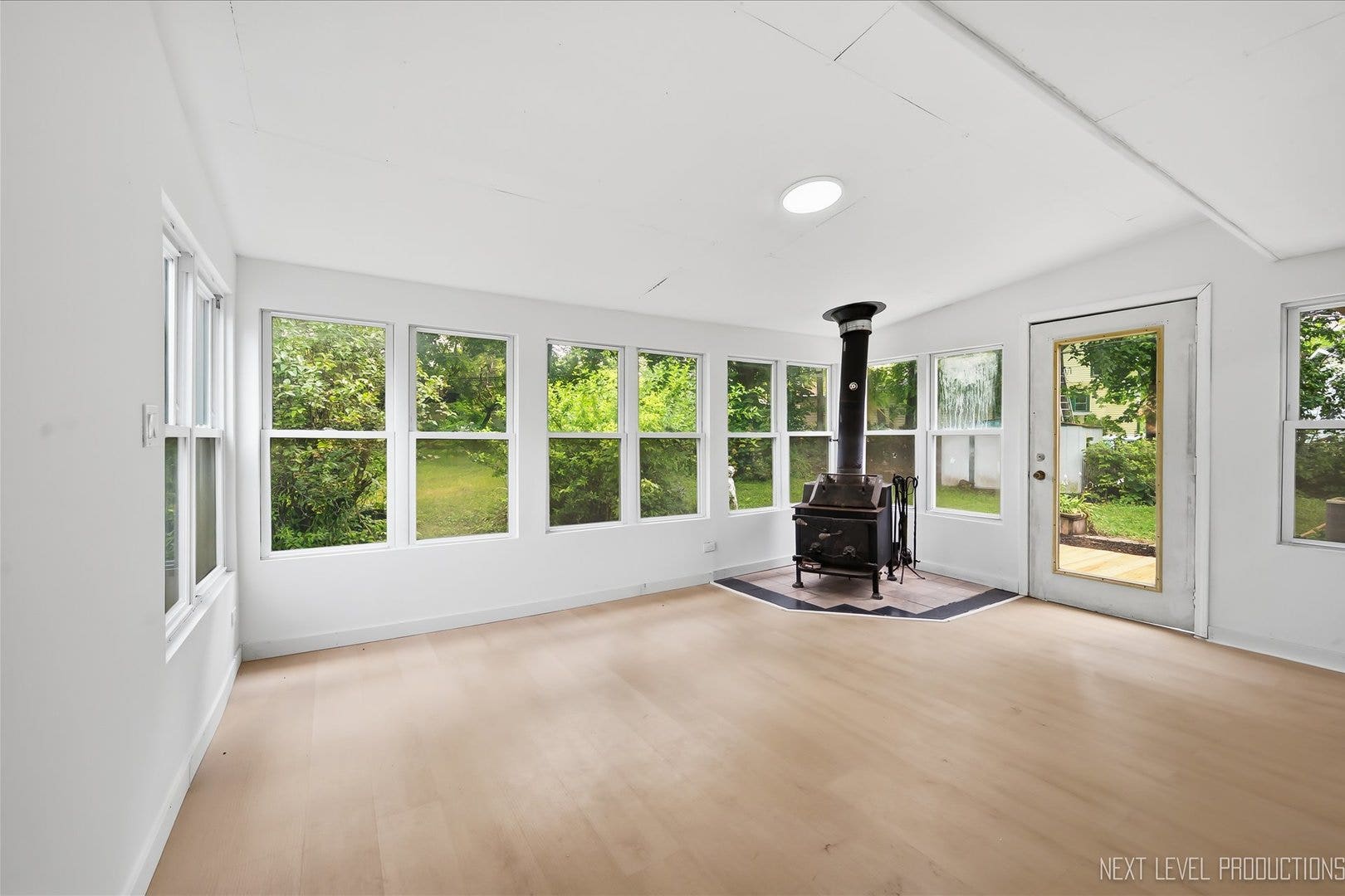 557 Willard Avenue, Elgin, IL 60120 557 Willard Avenue, Elgin, IL 60120