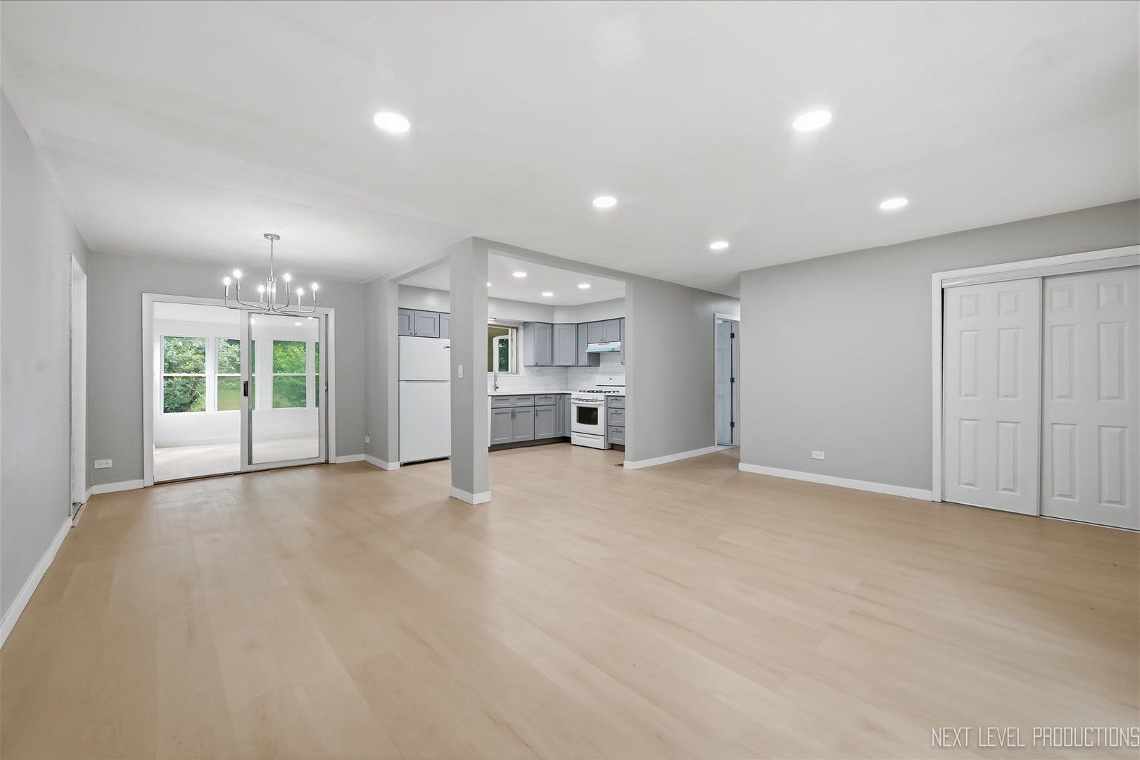 557 Willard Avenue, Elgin, IL 60120 557 Willard Avenue, Elgin, IL 60120