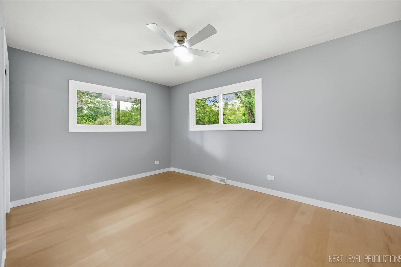 557 Willard Avenue, Elgin, IL 60120 557 Willard Avenue, Elgin, IL 60120