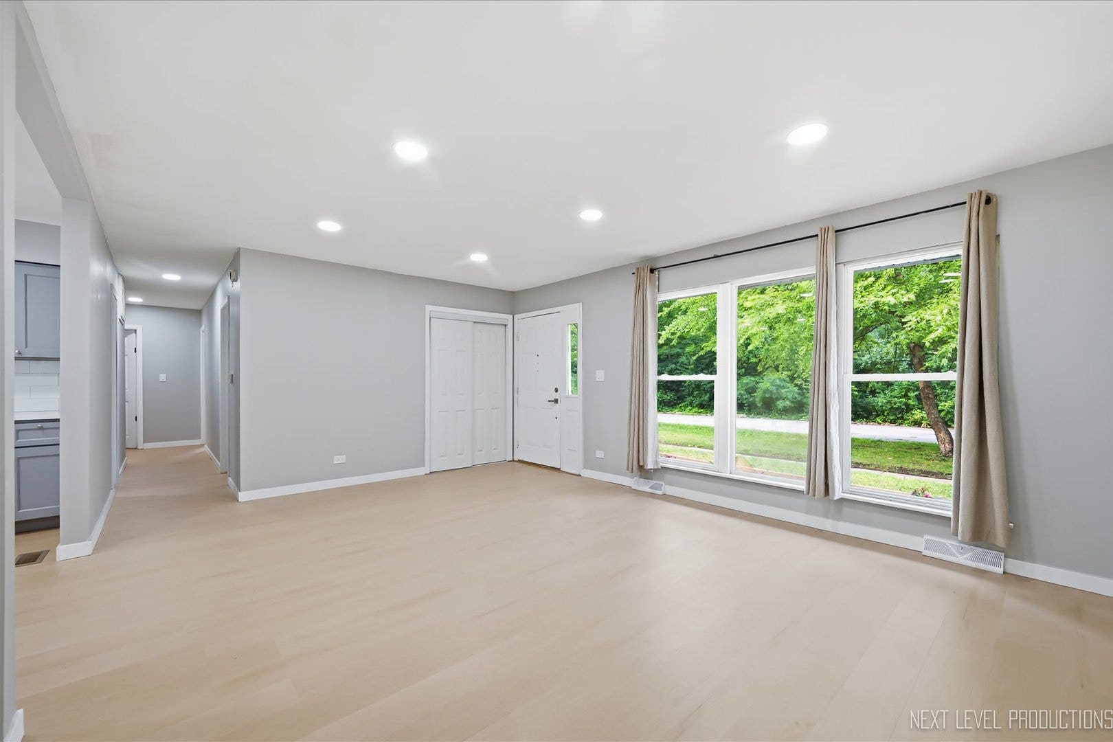 557 Willard Avenue, Elgin, IL 60120 557 Willard Avenue, Elgin, IL 60120