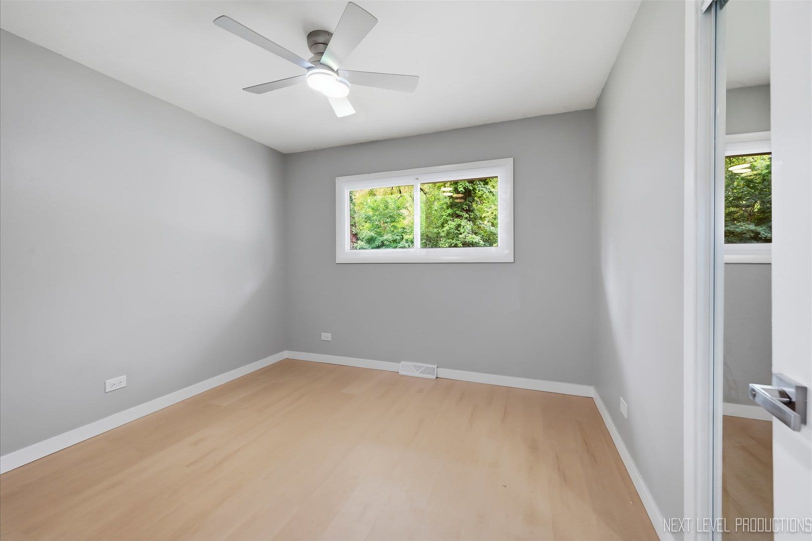 557 Willard Avenue, Elgin, IL 60120 557 Willard Avenue, Elgin, IL 60120