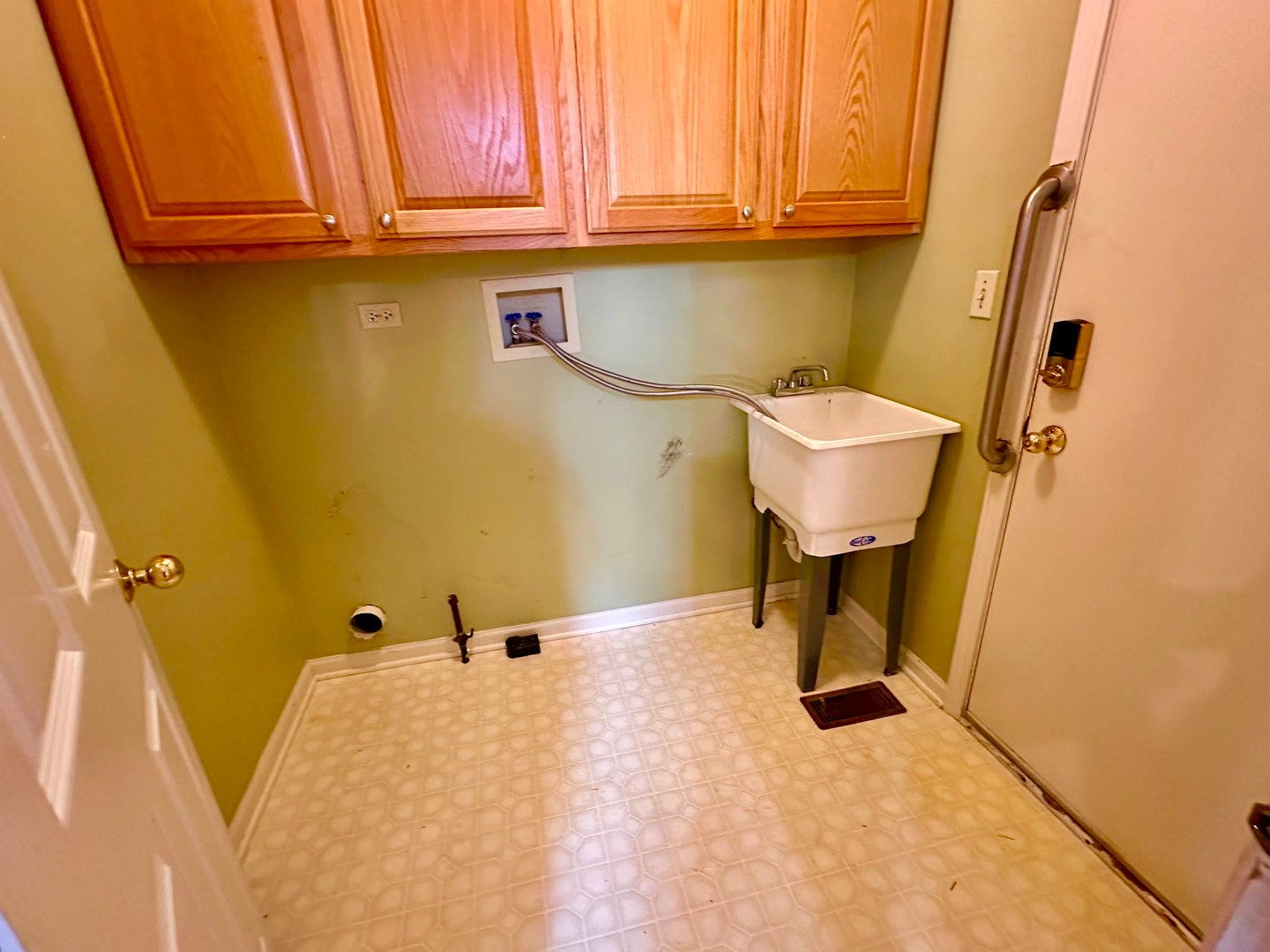 1896 School House Lane, Aurora, IL 60506 1896 School House Lane, Aurora, IL 60506