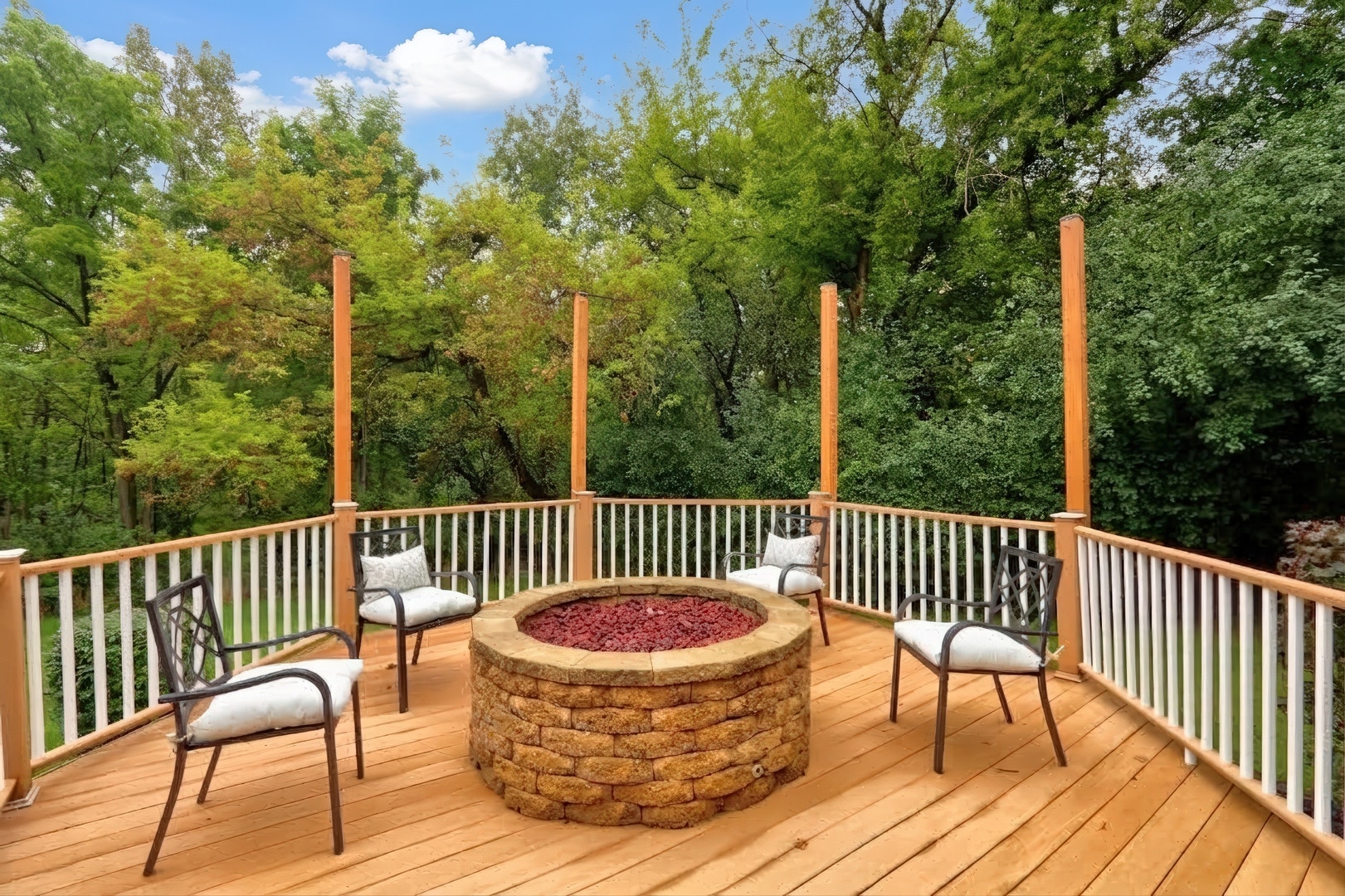 39675 Orchard Bluff Lane, Wadsworth, IL 60083 with Built-in fire pit