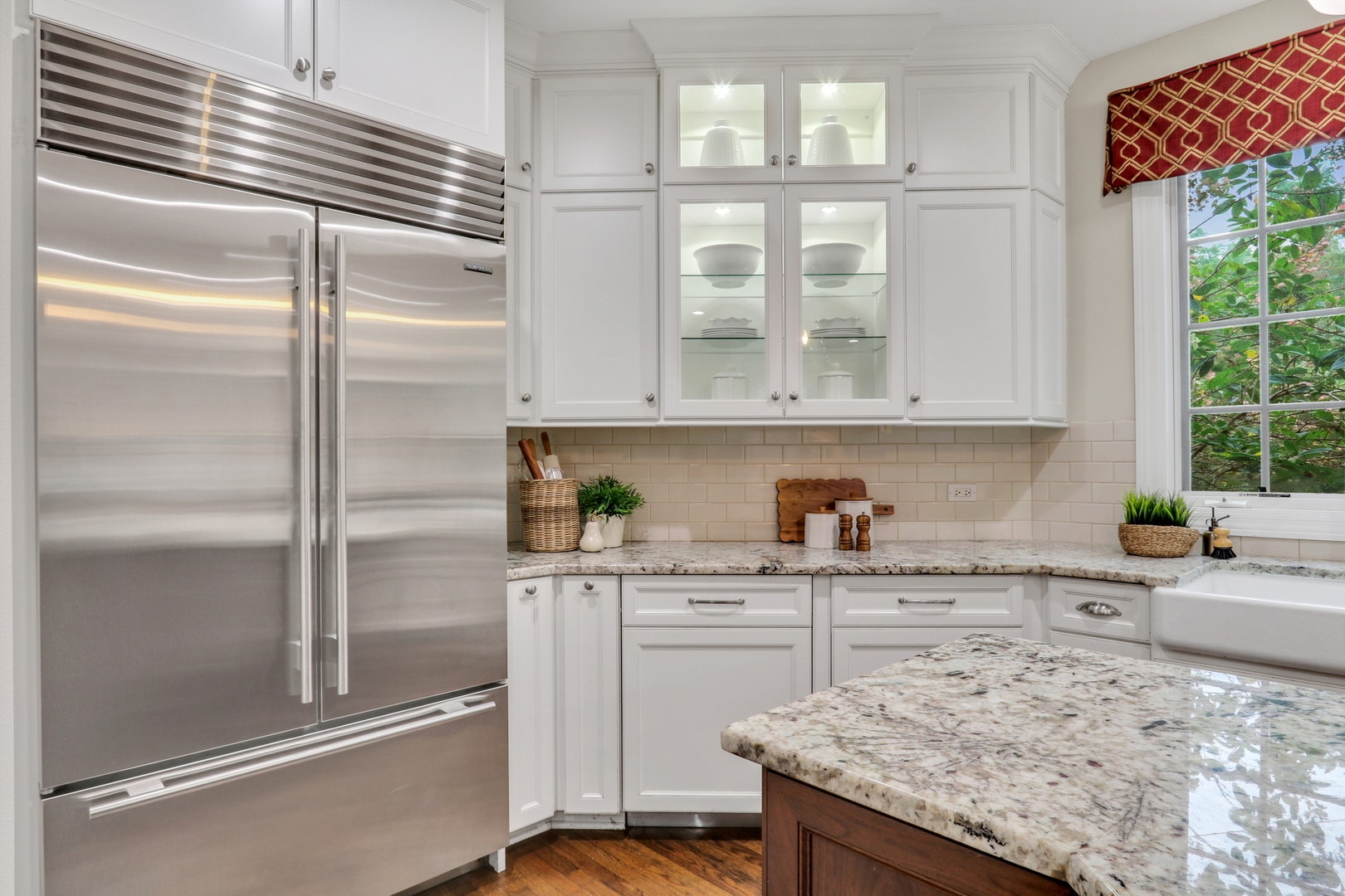 39675 Orchard Bluff Lane, Wadsworth, IL 60083 Sub-zero fridge