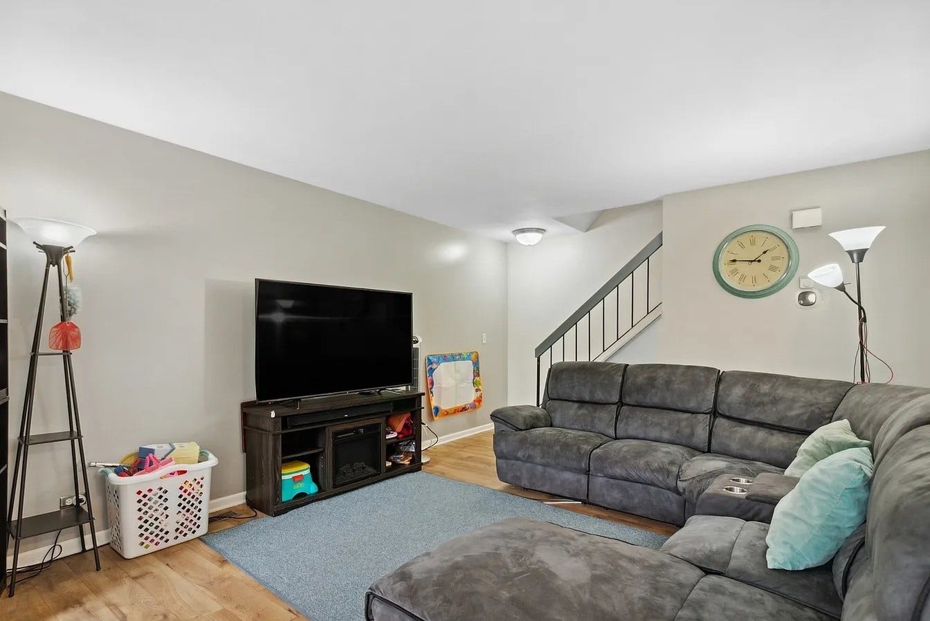 212 Hudson Court, #B, Bolingbrook, IL 60440
