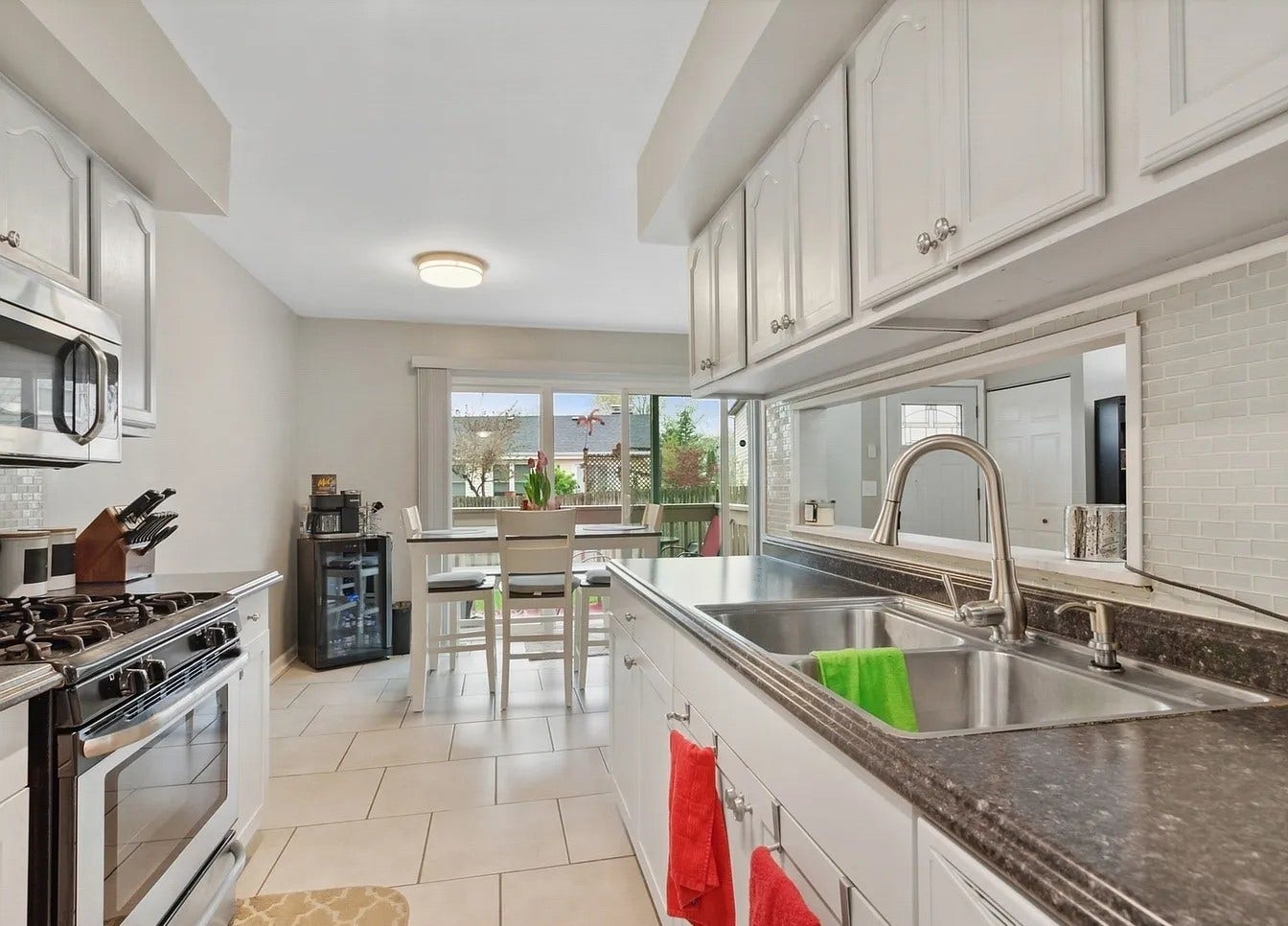 212 Hudson Court, #B, Bolingbrook, IL 60440