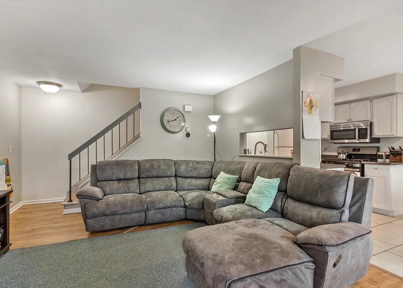 212 Hudson Court, #B, Bolingbrook, IL 60440