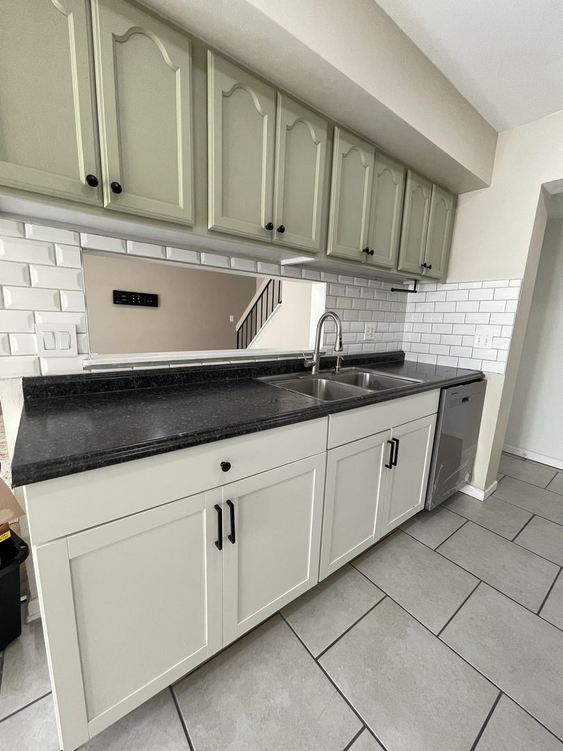 212 Hudson Court, #B, Bolingbrook, IL 60440