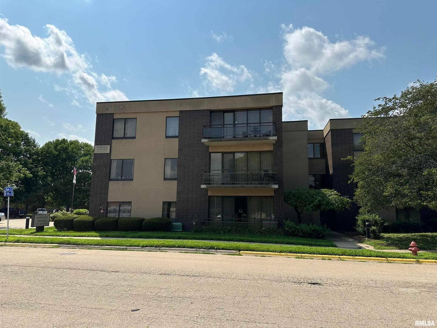 1801 AVENUE G, Sterling, IL 61081 1801 AVENUE G, Sterling, IL 61081