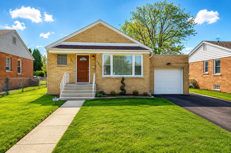 Property photo for 18462 Gottschalk Avenue, Homewood, IL