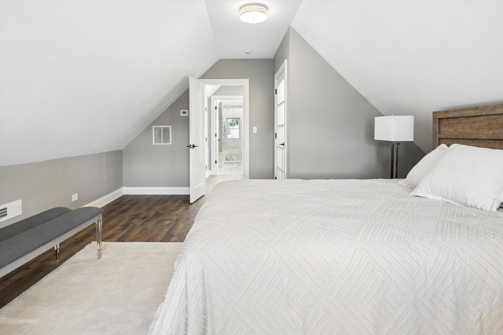 5152 W Warwick Avenue, Chicago, IL 60641 5152 W Warwick Avenue, Chicago, IL 60641