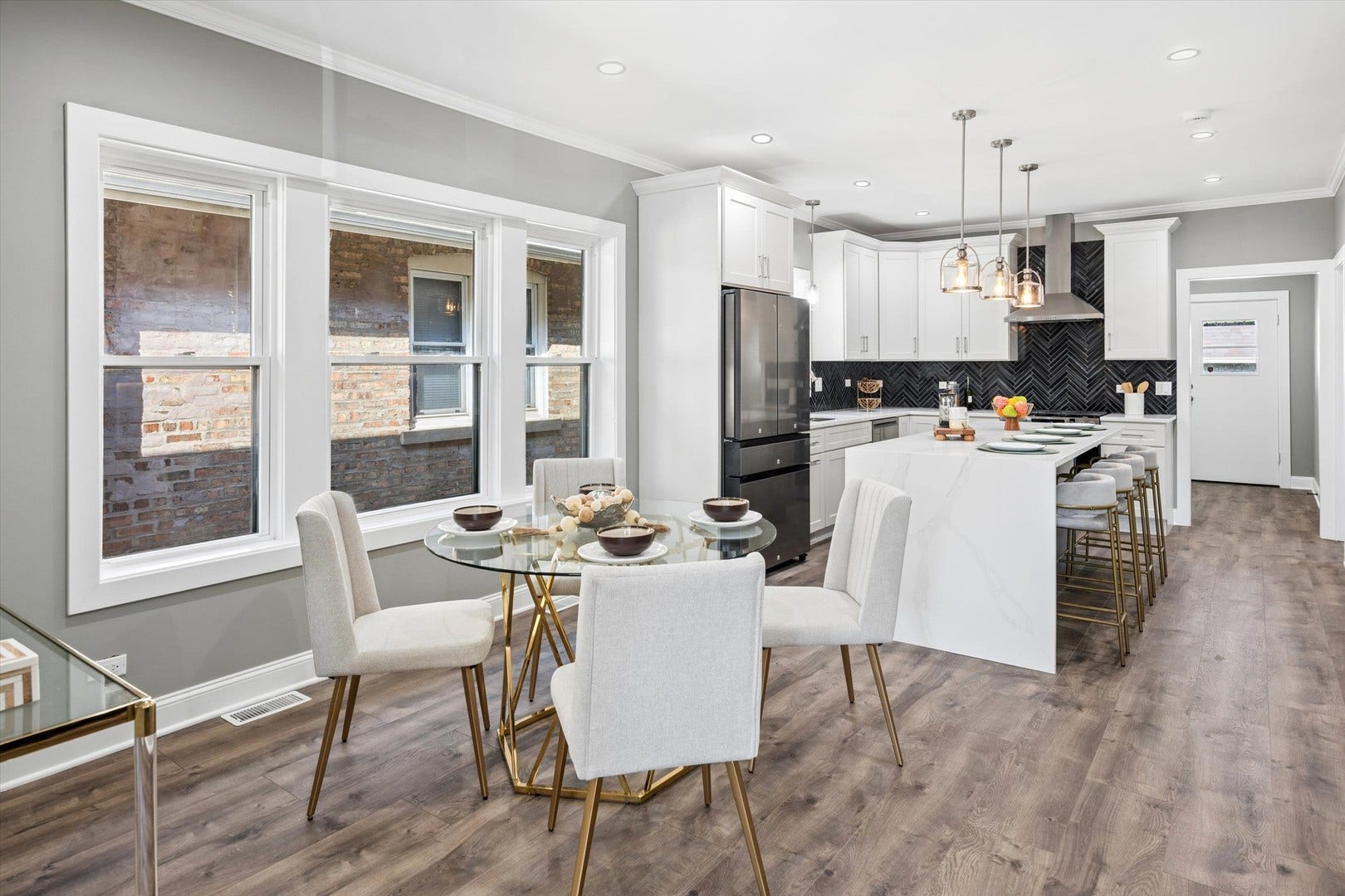 5152 W Warwick Avenue, Chicago, IL 60641 Dining to Kitchen