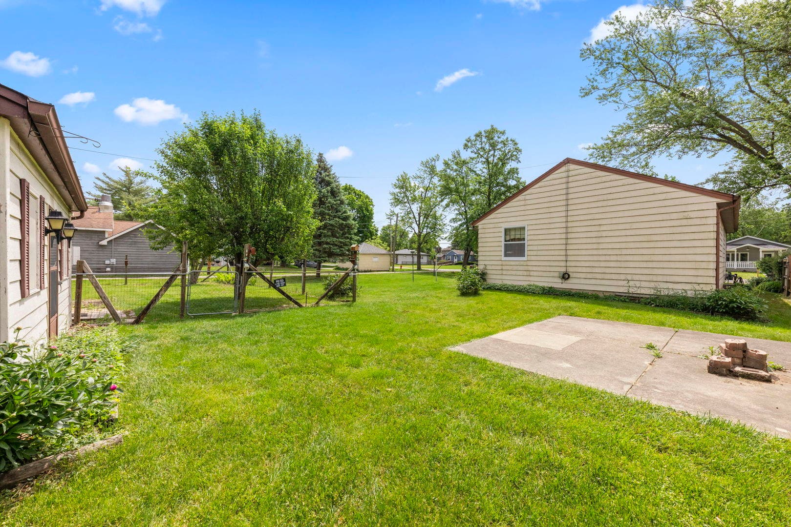 1406 Kaskaskia Avenue, Elgin, IL 60123 1406 Kaskaskia Avenue, Elgin, IL 60123